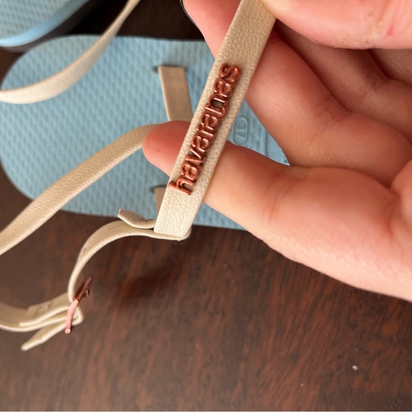 Havaianas t-strap sandal thong size 37 new without box blue pink gold 7.5 - Picture 2 of 5